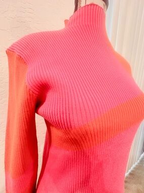 Ribbed Mock Neck Colorblock Sweater in Neon Pink and Red